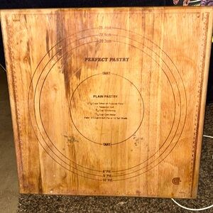 Catskills Craftsmen pastry / pizza prep / cutting board.